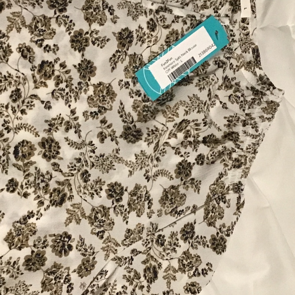 Fun2Fun split-neck blouse, Size large - Picture 4 of 6